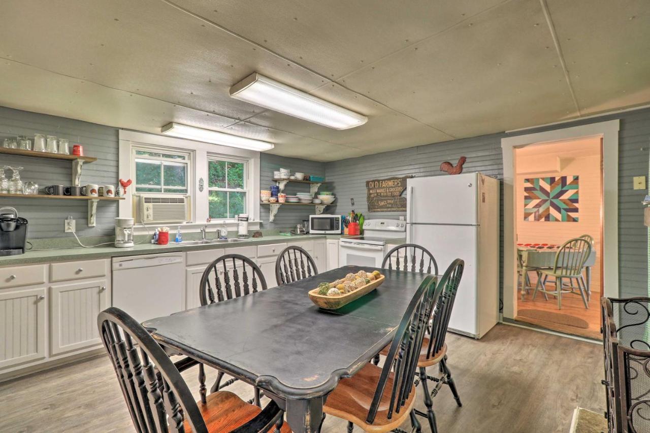 Lil Red Hen Cottage In The Boone Area With Hot Tub เวสต์เจฟเฟอร์สัน ภายนอก รูปภาพ