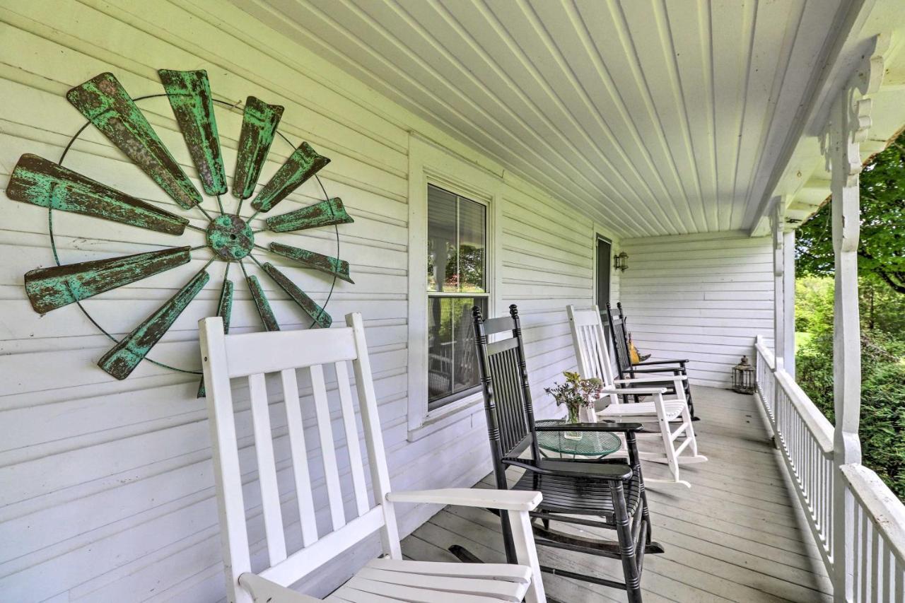 Lil Red Hen Cottage In The Boone Area With Hot Tub เวสต์เจฟเฟอร์สัน ภายนอก รูปภาพ