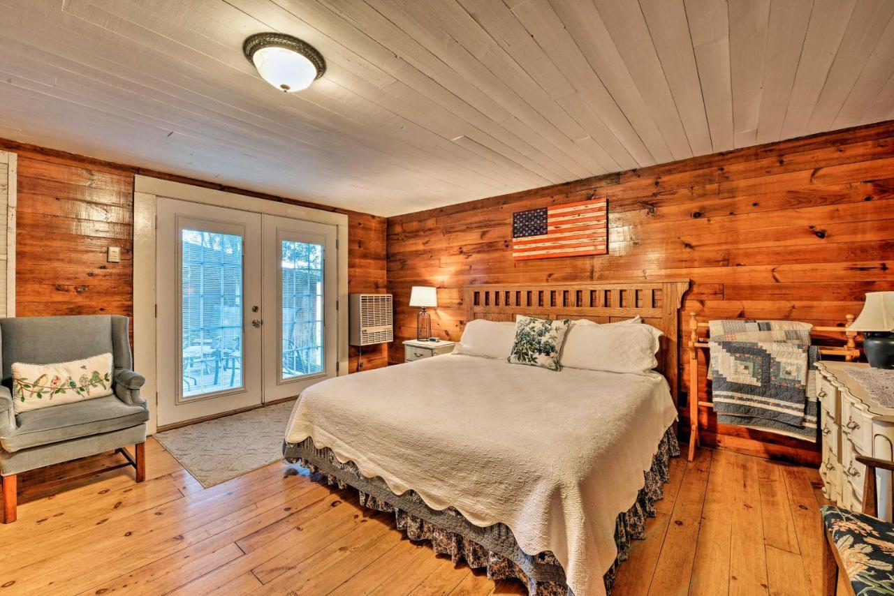 Lil Red Hen Cottage In The Boone Area With Hot Tub เวสต์เจฟเฟอร์สัน ภายนอก รูปภาพ