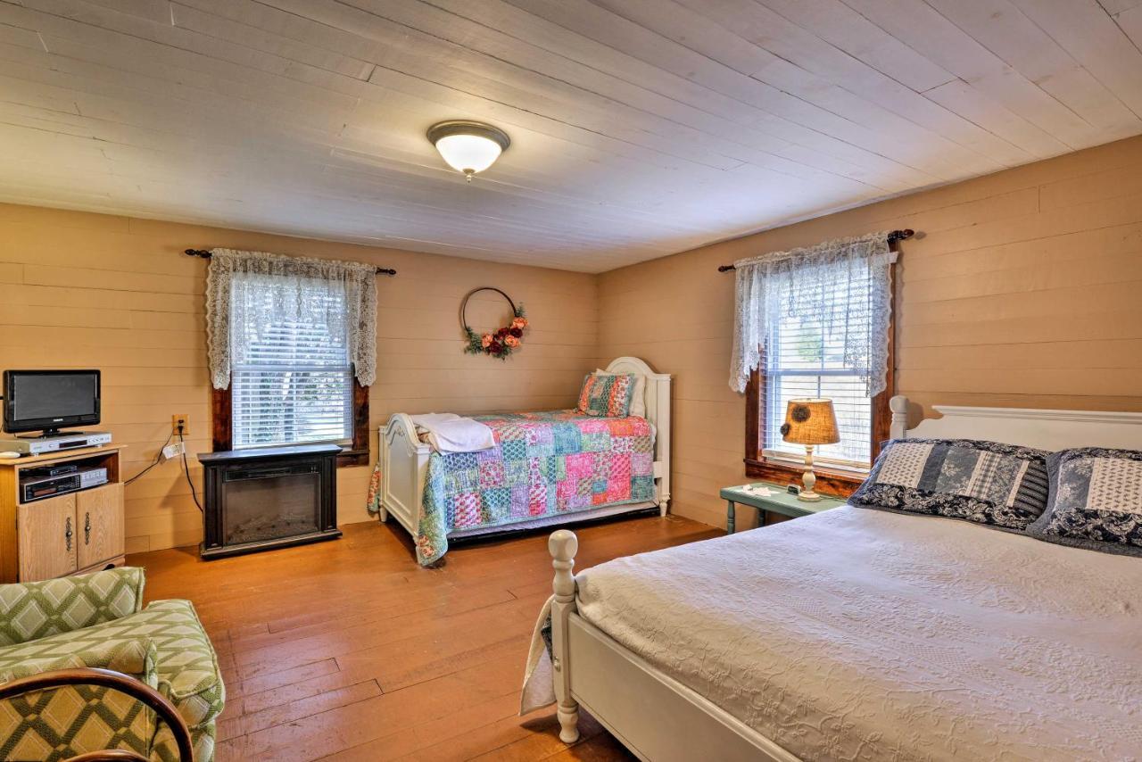 Lil Red Hen Cottage In The Boone Area With Hot Tub เวสต์เจฟเฟอร์สัน ภายนอก รูปภาพ